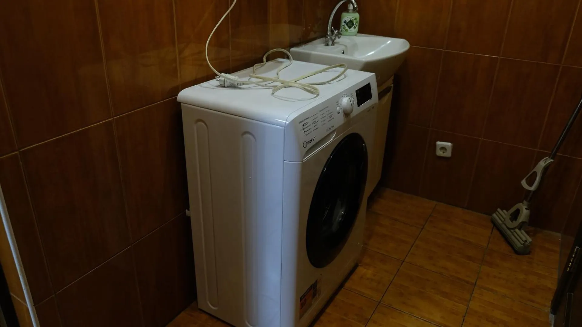 Hostel Uneed Rooms: Sky Kyiv Ukraine